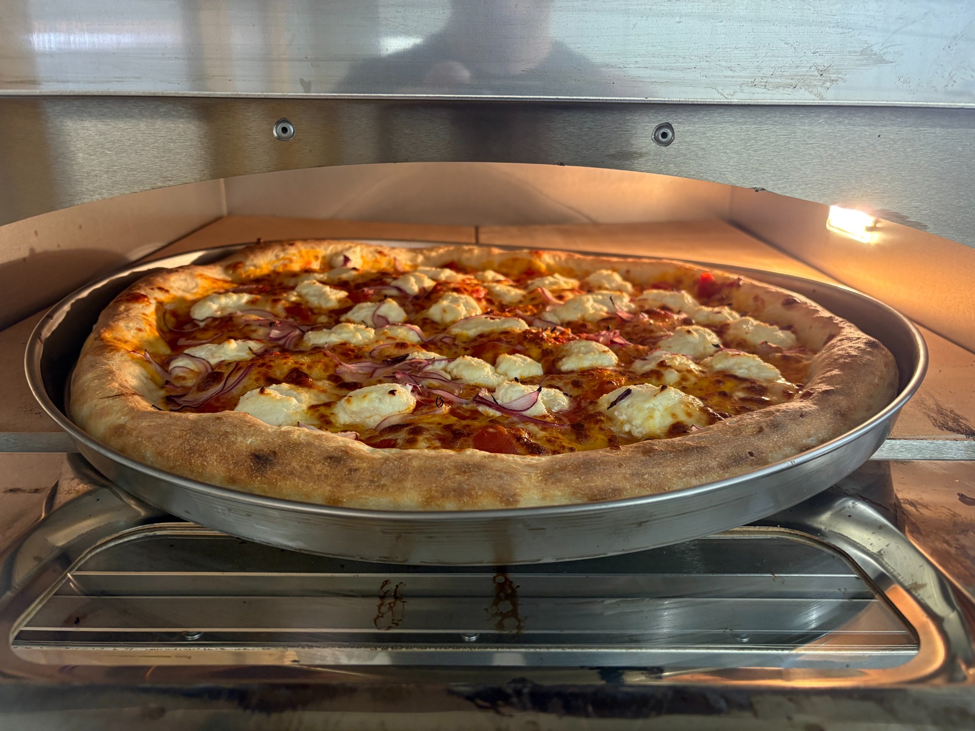 Nápolyi stílusú pizza - belül omlós karélya ropogós - olasz alapanyagokból